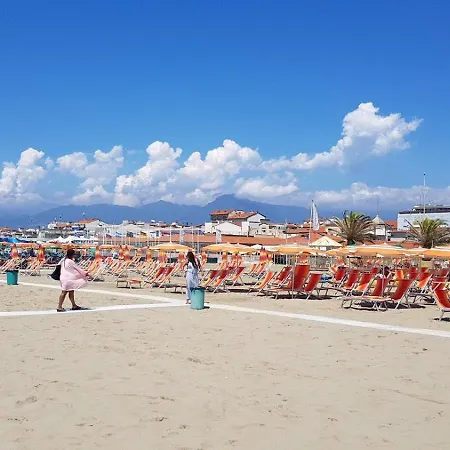 Comfortable Campsite-chalet G10 Tuscany Near Sea *