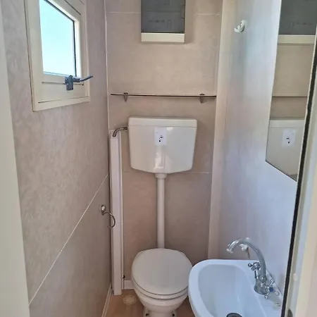 Comfortable Campsite-chalet G10 Tuscany Near Sea Alpehytte