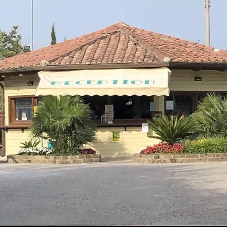 Alpehytte Comfortable Campsite-chalet G10 Tuscany Near Sea *