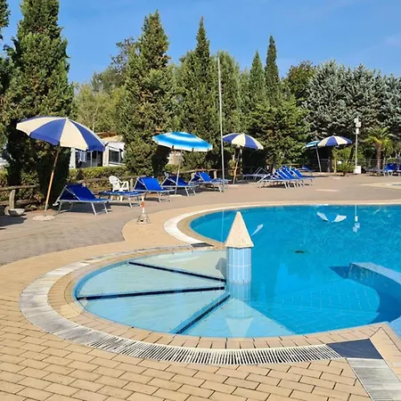 Comfortable Campsite-chalet G10 Tuscany Near Sea 샬레 비아레지오