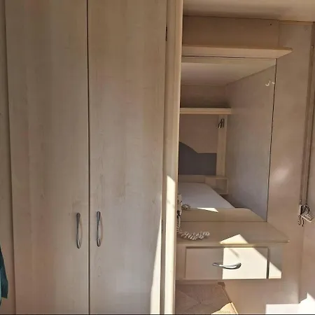 Chalet Comfortable Campsite-chalet G10 Tuscany Near Sea *