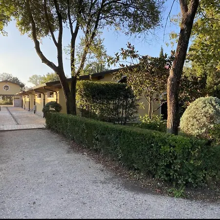Comfortable Campsite-chalet G10 Tuscany Near Sea
