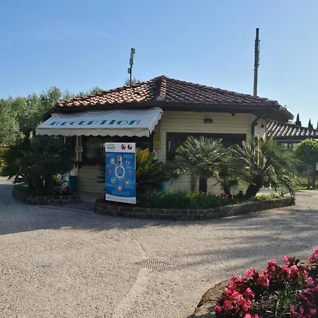Comfortable Campsite-chalet G10 Tuscany Near Sea Viareggio